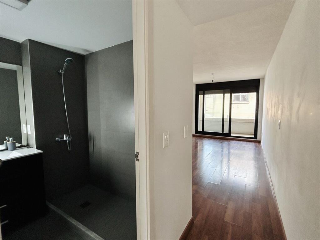 Venta apartamento 4 dormitorios en Ciudad Vieja con renta