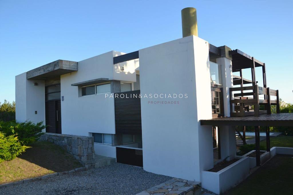 Casa en venta con jardÃn y piscina en El Chorro, Punta del