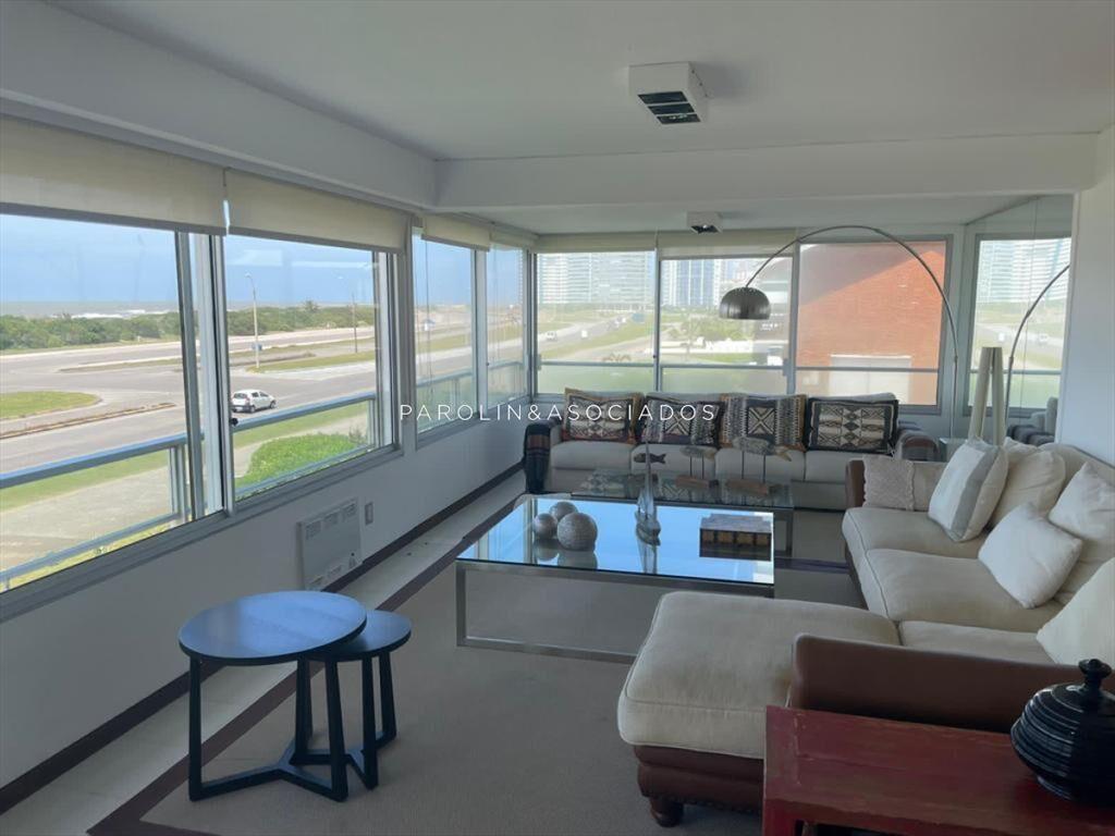 Apartamento en torre de categoría en venta y