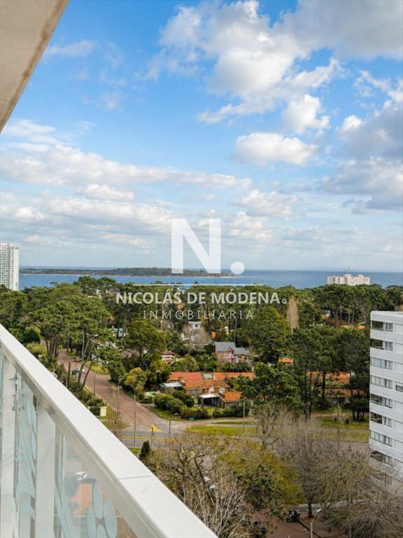 En venta en edificio Yoo, apartamento de 1 dormitorio y med