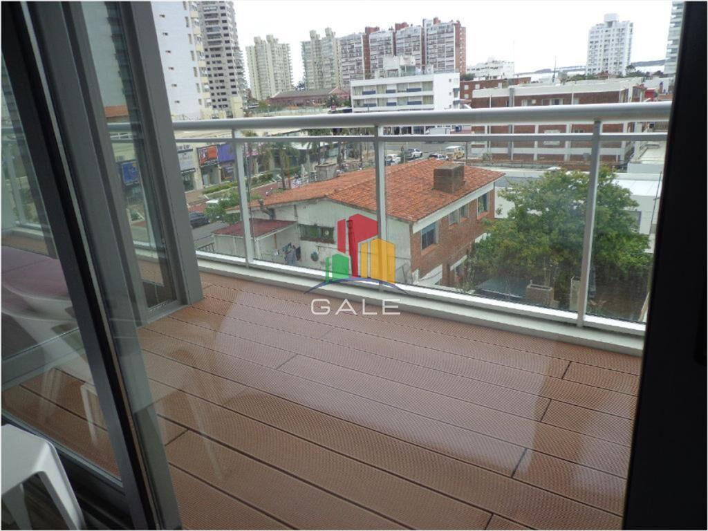 Brava a metros del mar