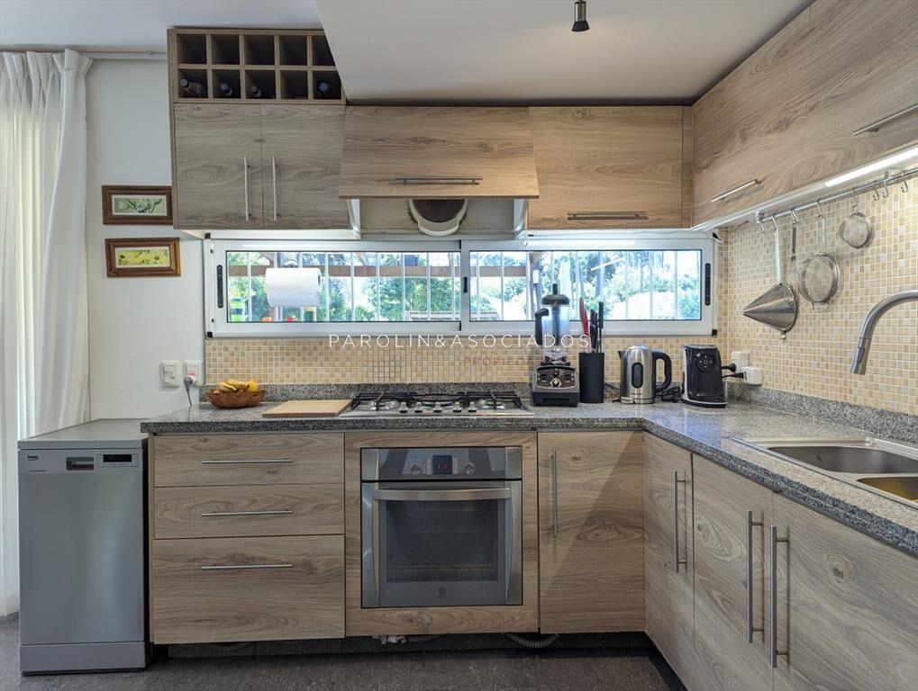 Hermosa casa en venta de 4 dormitorios en Punta