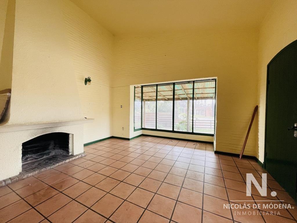 Venta de casa sólida en excelente punto comercial o para v