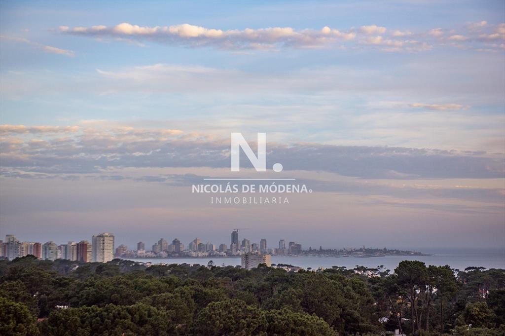 Vende apartamento de 3 dormitorios en Roosevelt