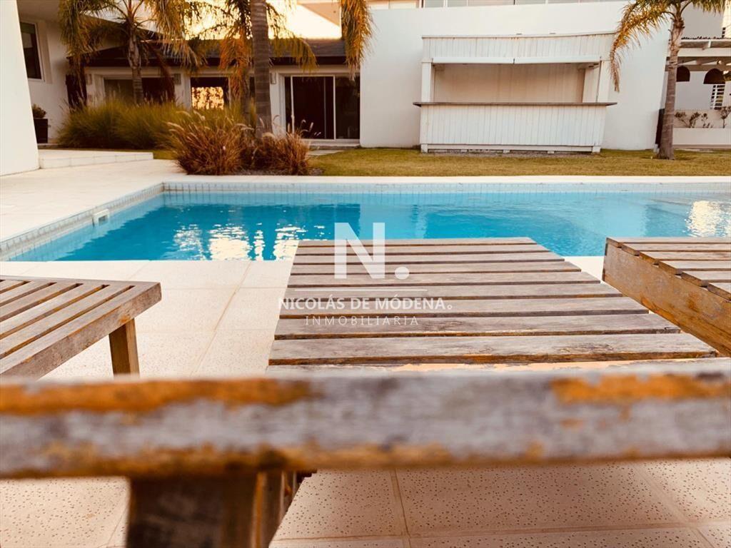 Espectacular casa en primera lÃ­nea de la mansa