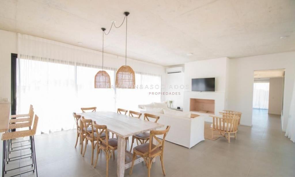 Casa de 4 dormitorios en venta en Pueblo Mio, del