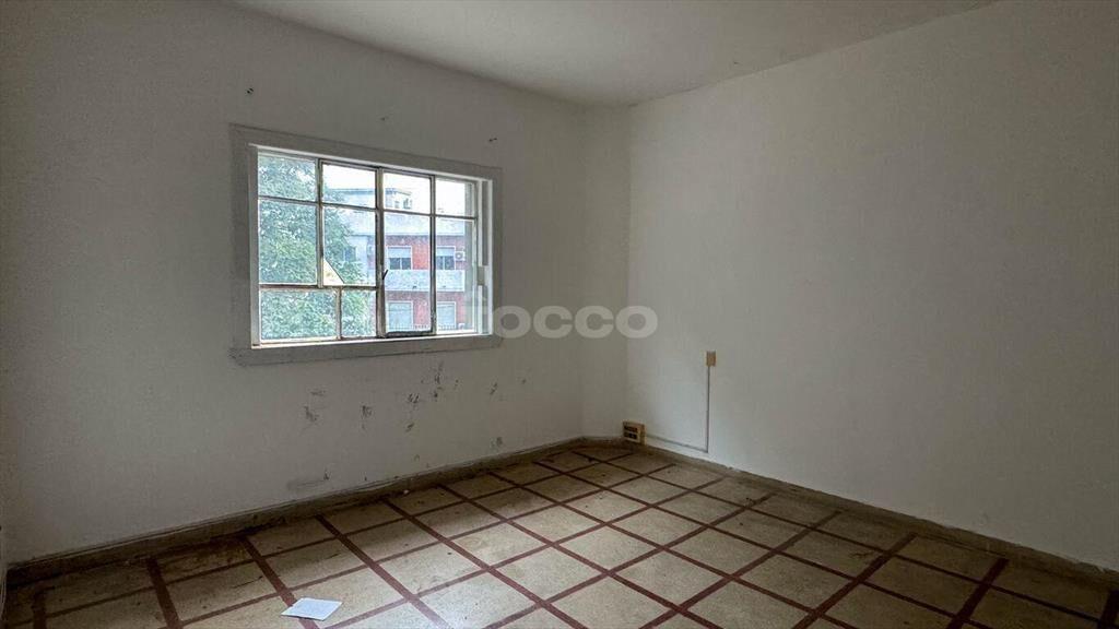 DEPOSITO CON SALIDA A 2 CALLES