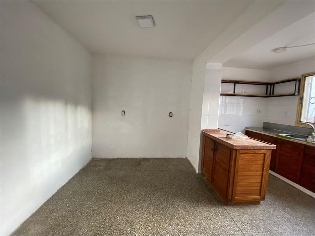 Venta casa Reducto 4 dormitorios+deposito,fondo. CON RENTA