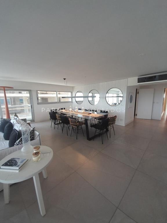 Apartamento en venta en Brava primera linea al