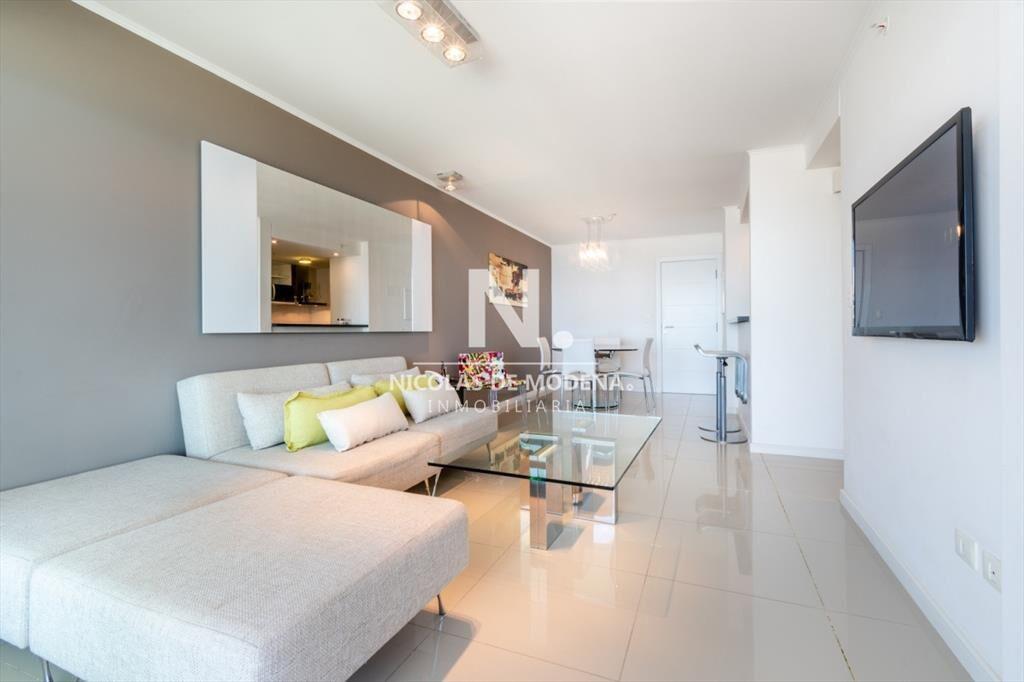 Apartamento de 2 Dormitorios en Playa Brava con Vista al Ma