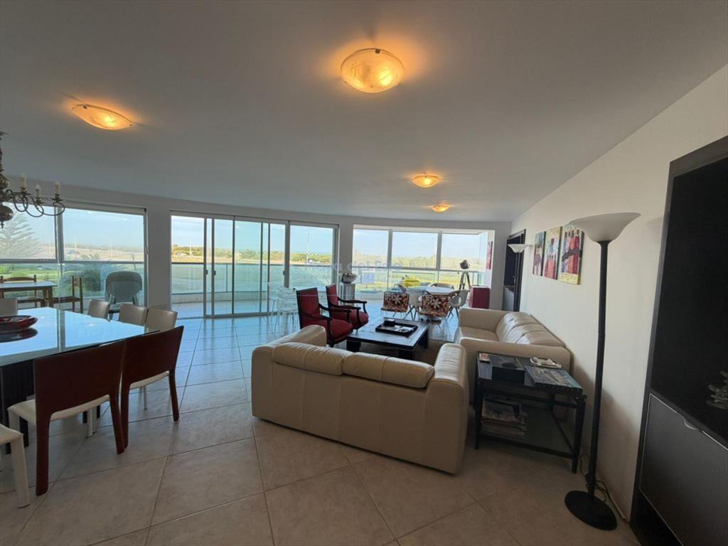 Apartamento en venta de 3 dormitorios en Punta ,