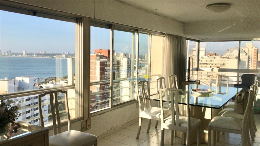 Apartamento de 3 dormitorios en Torre Verona , ,
