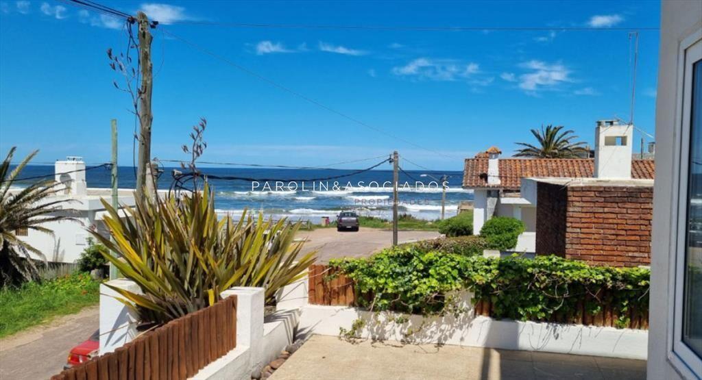 Casa En Venta Ubicada en La Barra Con Vista Al