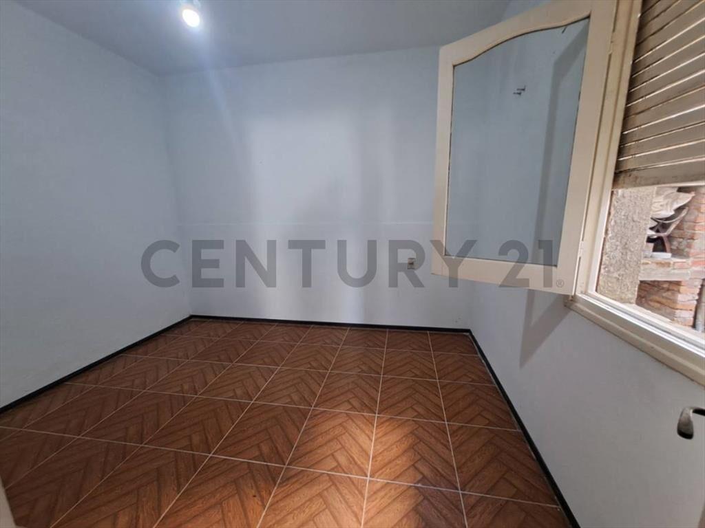 Próximo a 8 DE OCT../5dorm./Opcion a un apto con entrada ...