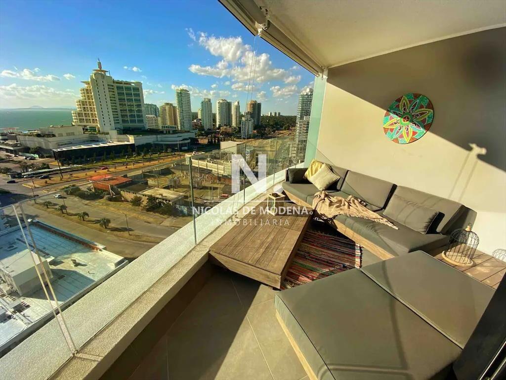 Apartamento de tres dormitorios en venta, ARTOWER Punta del