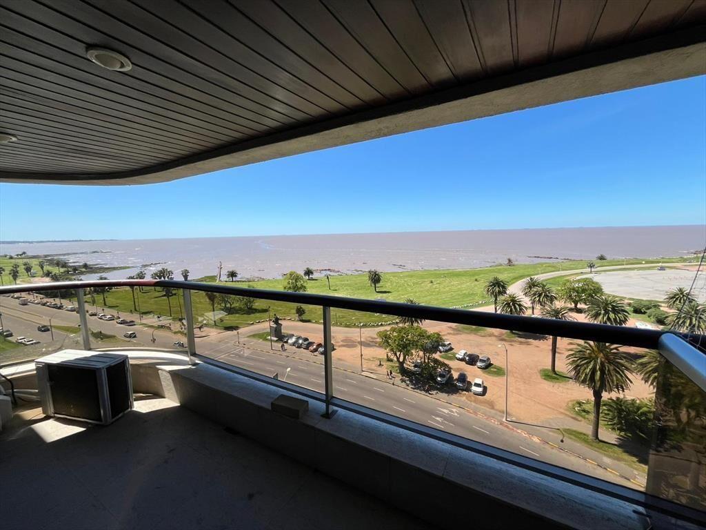Gran apartamento con Vista al Mar en Rambla Gandhi!