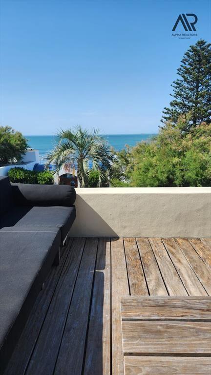 Casa en venta c/ cochera en La Barra