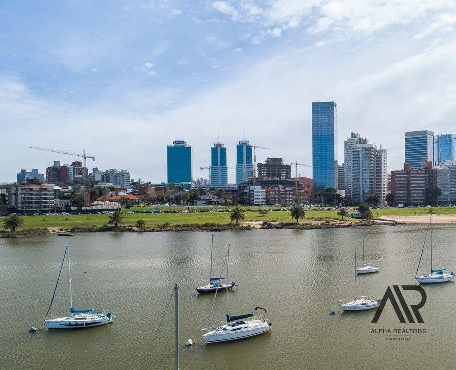 MONOAMBIENTE AL FRENTE CON TERRAZA EN BUCEO. ENT. JUNIO 2027