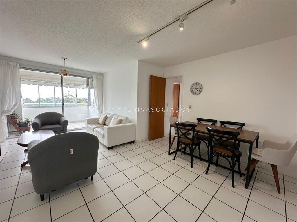 Apartamento en venta de 3 dormitorios en edificio