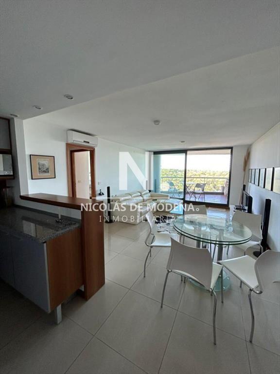 Venta apto 2 dor, 3 baños. Edificio con