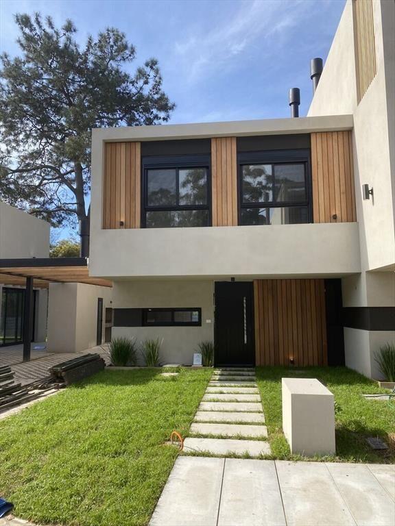 JARDINES DE ARECO: CASA DUPLEX A ESTRENAR