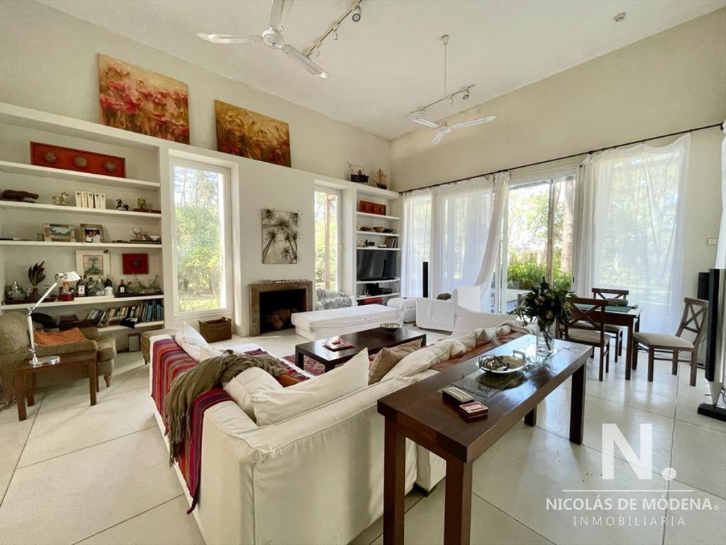 Excelente casa de Cuatro Dormitorios en Laguna Blanca