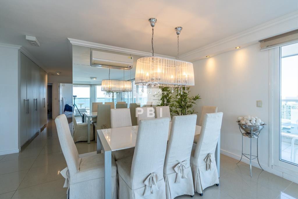 Exclusivo apartamento de 3 dormitorios con en - -