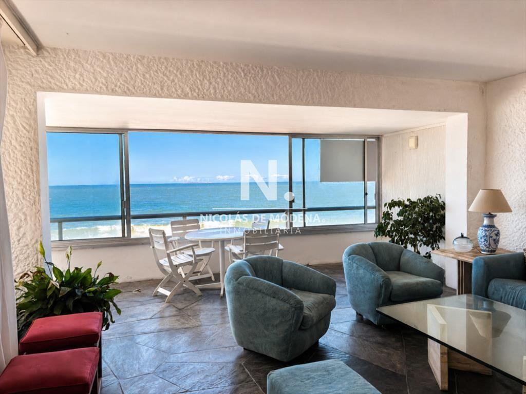 En venta apartamento de 3 dormitorios en Punta al