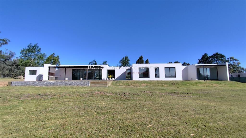 Casa a estrenar en venta de 4 dormitorios en El