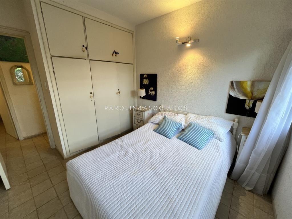 Departamento en Venta de 2 Dormitorios en Playa Mansa, Punt