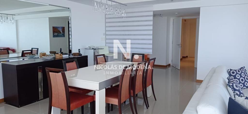 En venta apartamento de 3 dormitorios en suite en