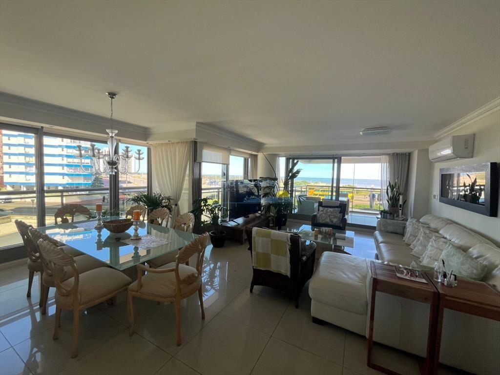 Apartamento en venta de 3 dormitorios en Punta ,