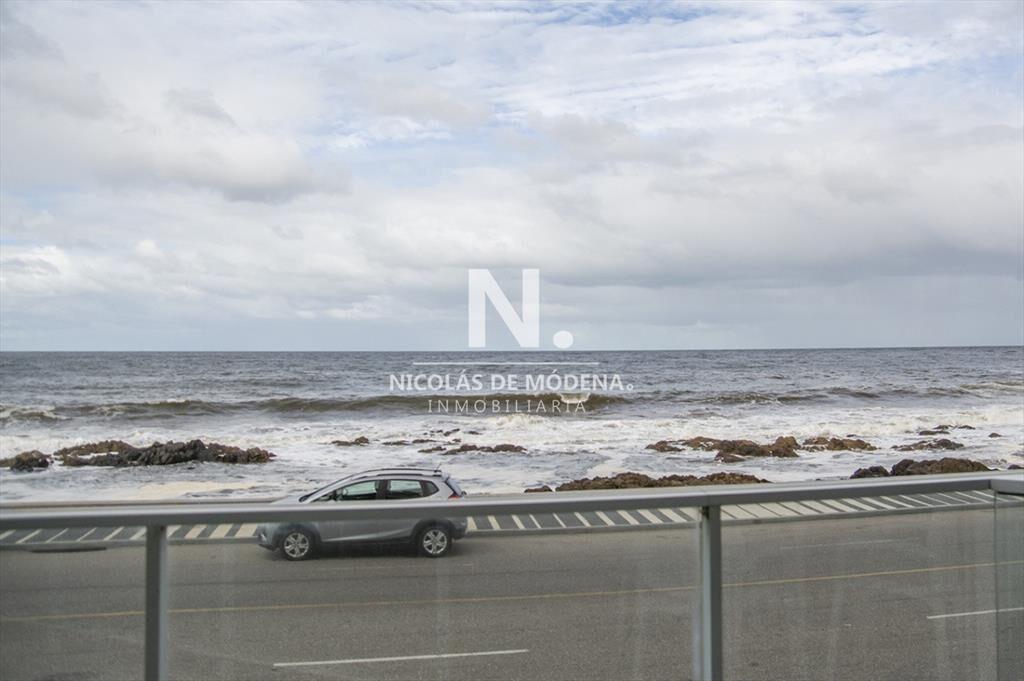 Vende apartamento. Edificio Bonaire. 3 con Brava,