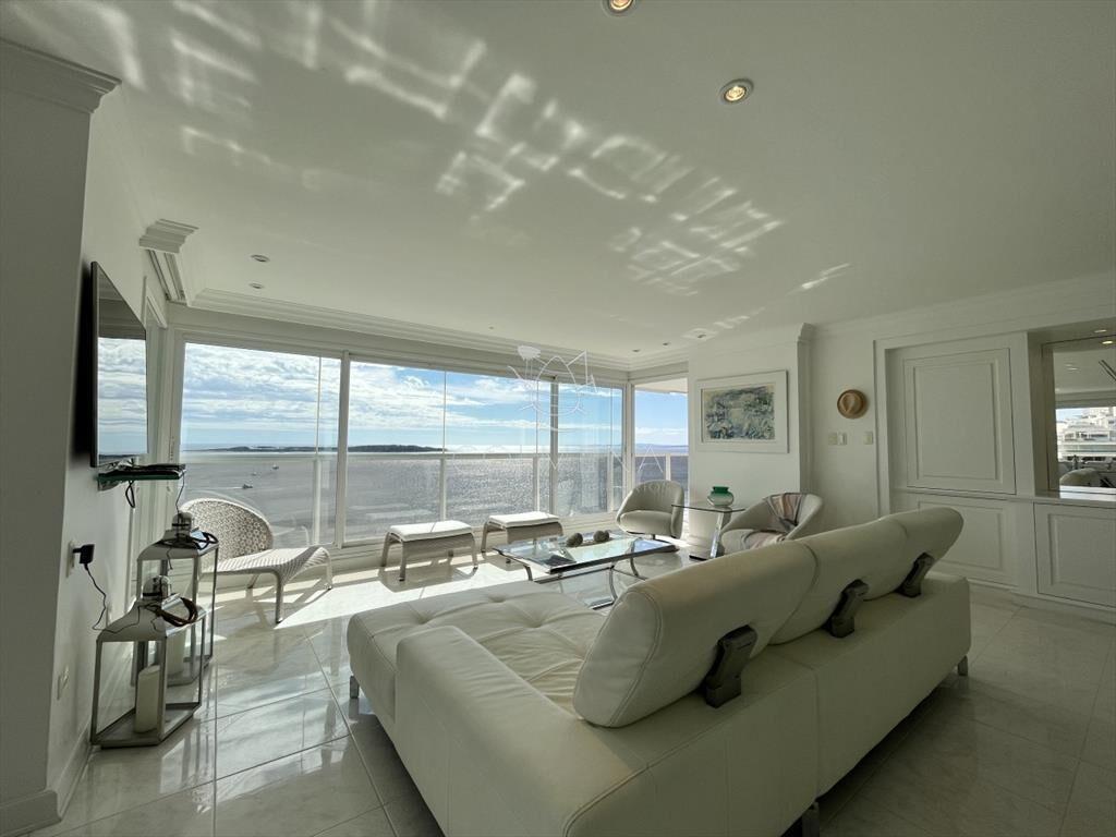 DIVINO IMPECABLE CON SERVICIOS
