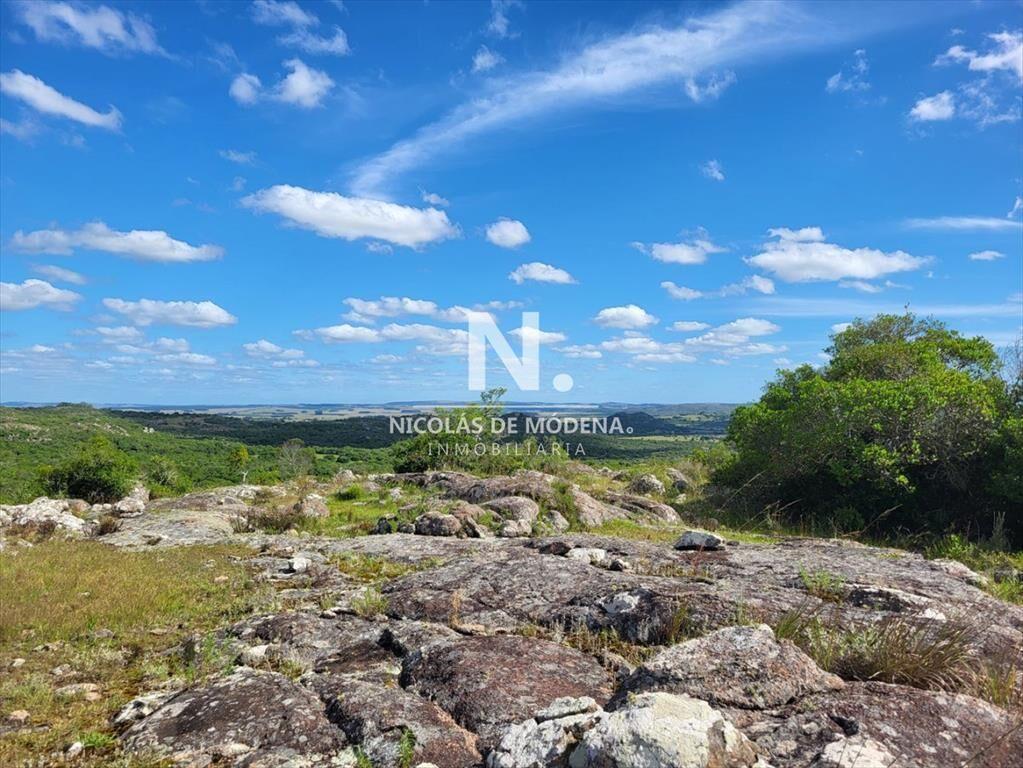 Vende Campo en Lavalleja de 1075 con casa y de