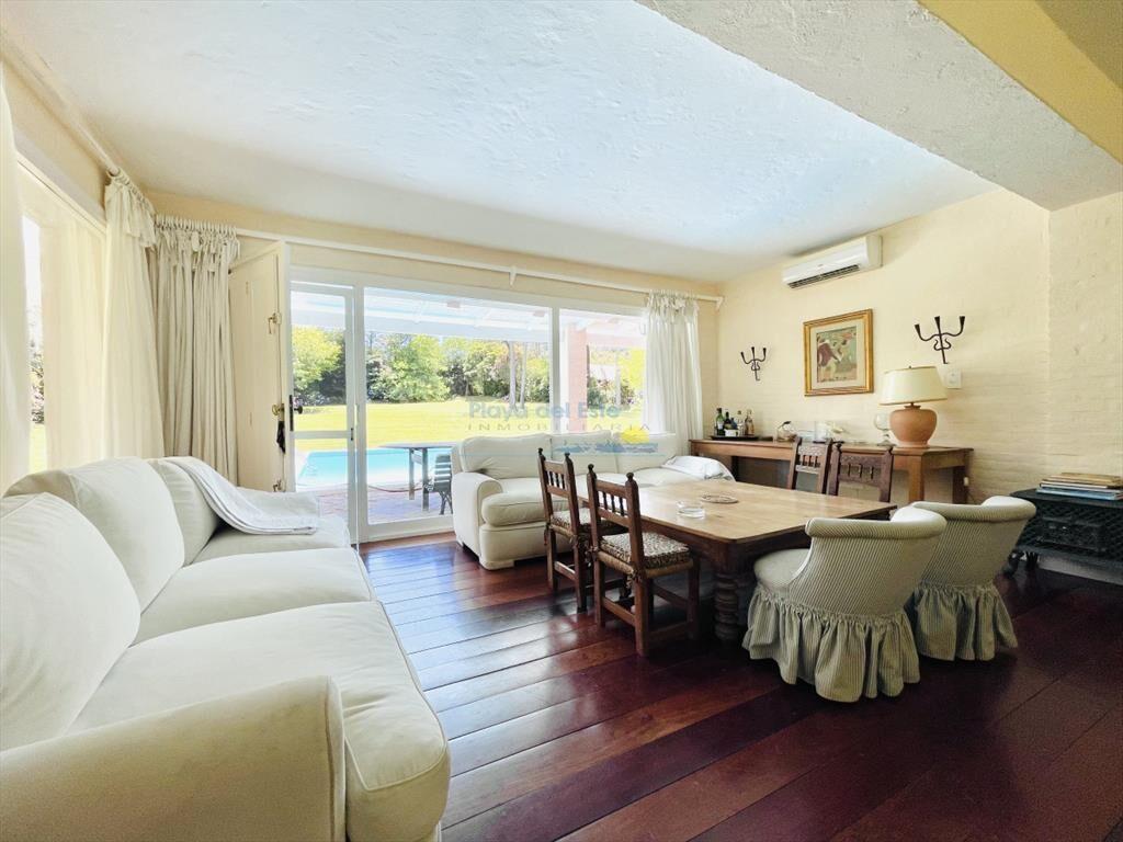 Excelente Casa de 4 Dormitorios en Playa Brava,