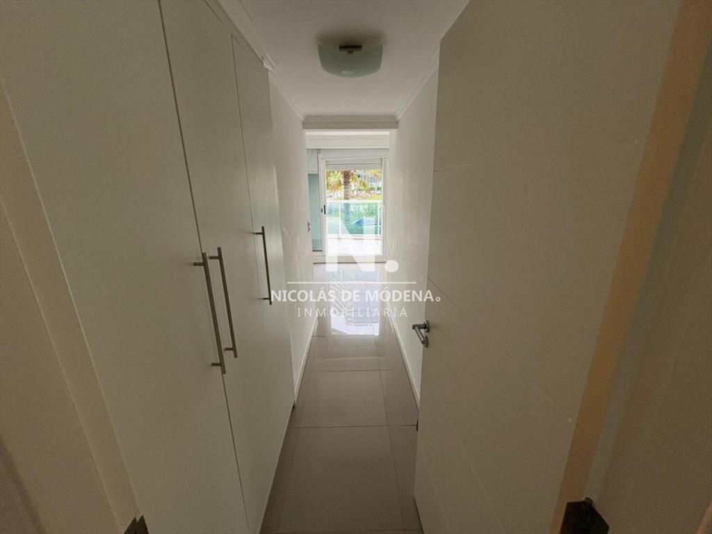 Apartamento de 3 dormitorios en Casino Tower, del