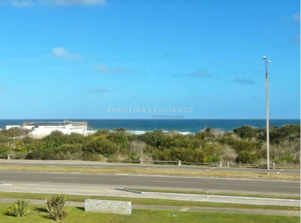 Apartamento en venta de 3 dormitorios + en Punta