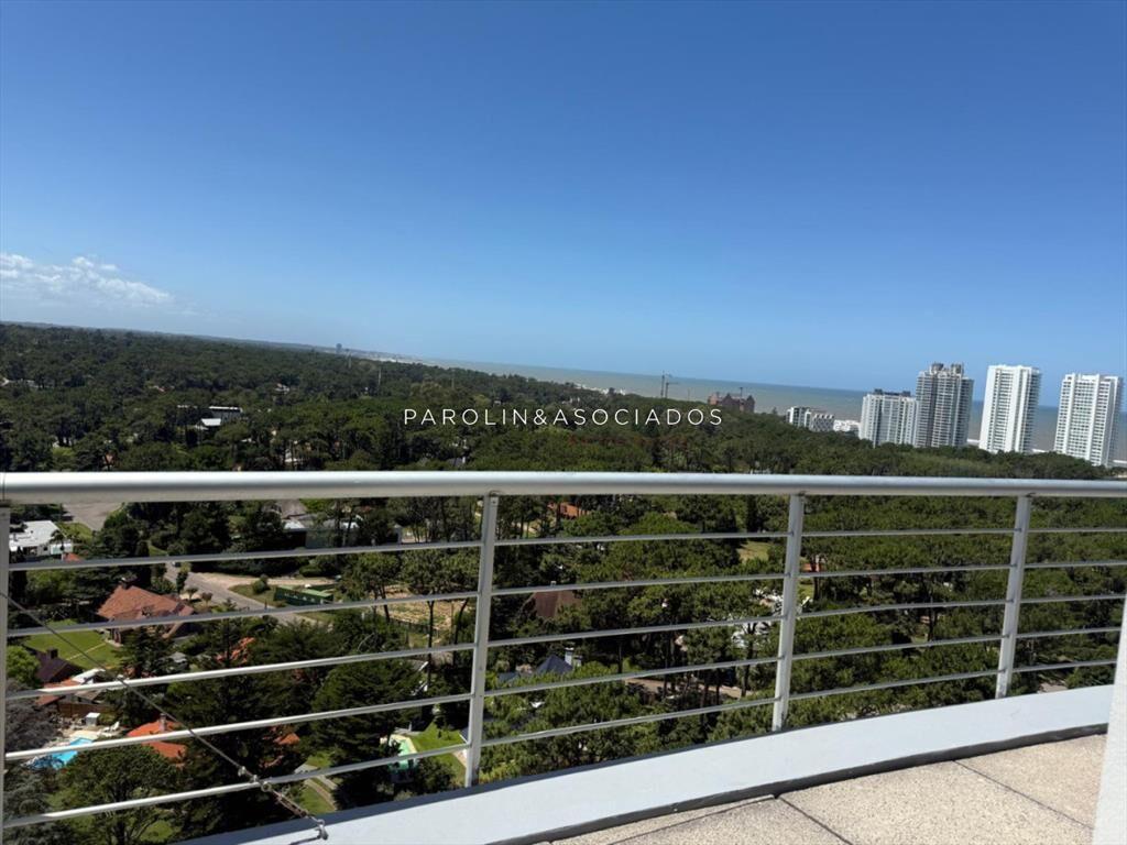 Penthouse en Venta de 3 Dormitorios en Edificio