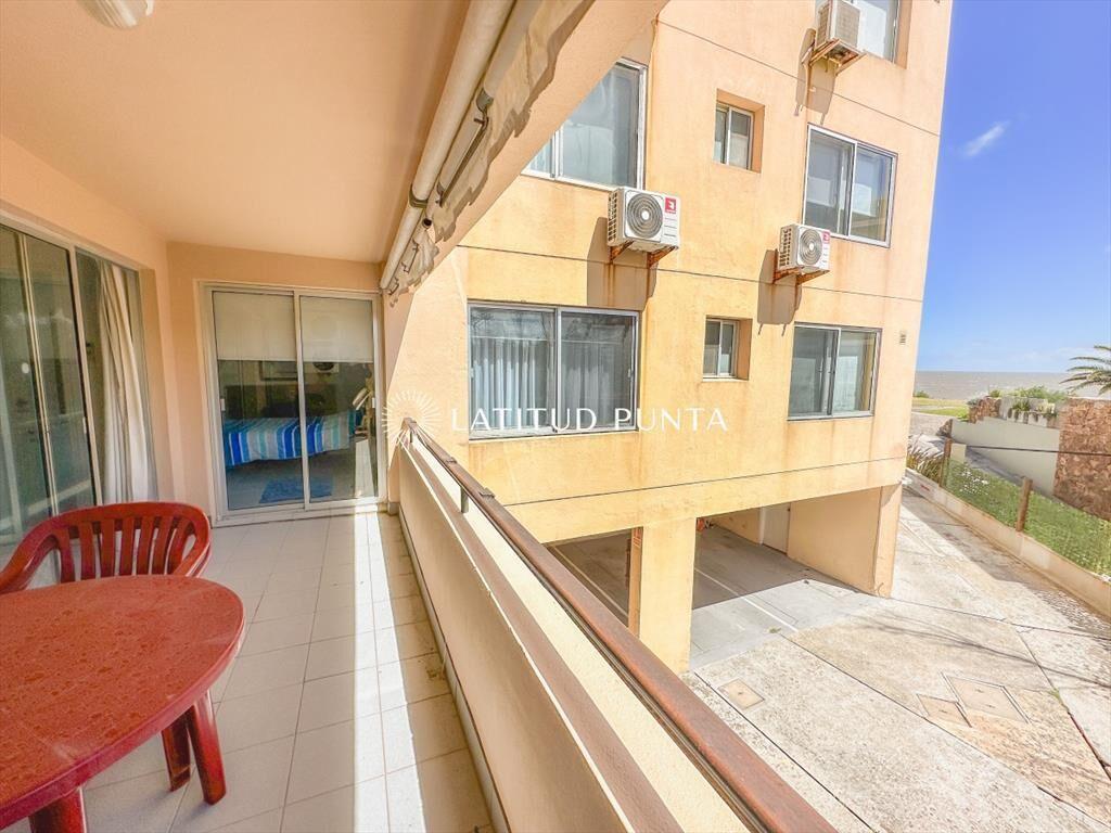 Pinares, apartamento de 3 dormitorios frente al