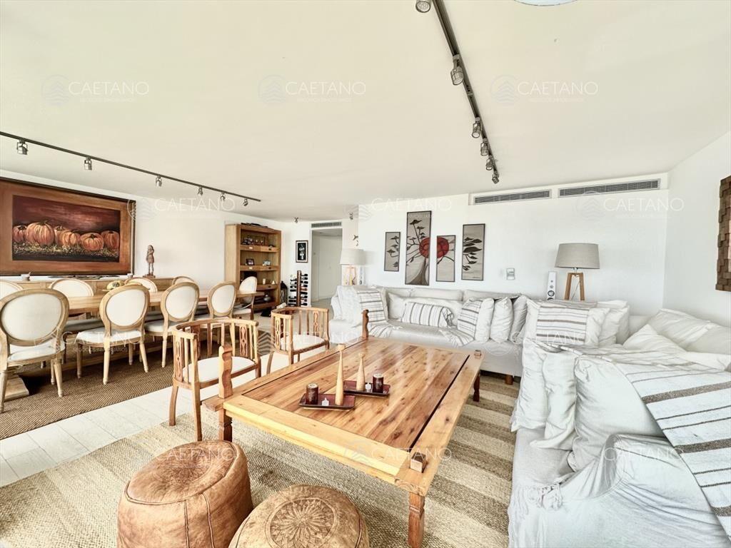 Venta Departamento Semi Piso - 5 Dormitorios + -