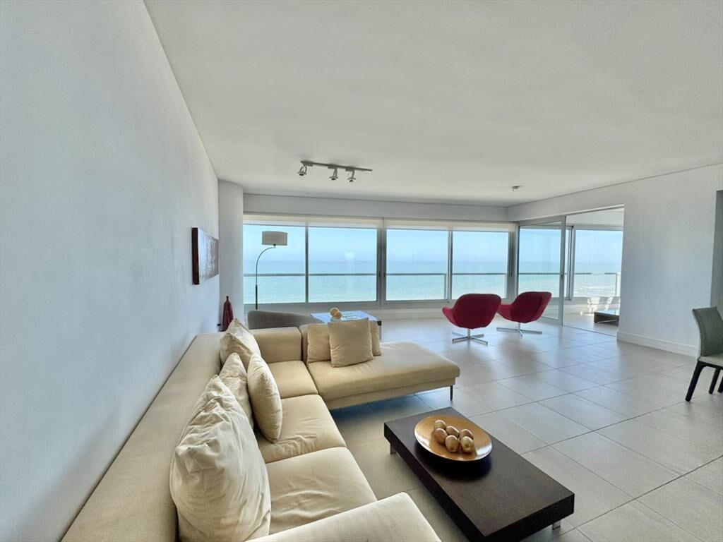 VENTA APARTAMENTO 3 DORMITORIOS + DEPENDENCIA -