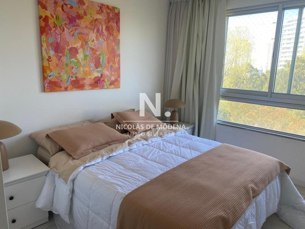 En venta apartamento de 2 dormitorios con balcon en Rooseve