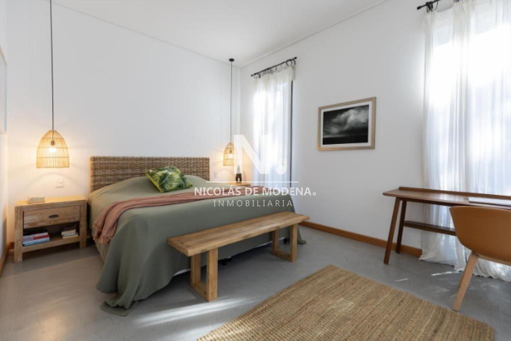 Vende casa de 4 dormitorios, en Laguna Escondida.
