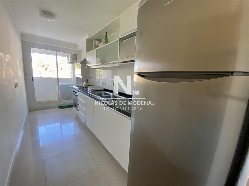 Vende apartamento en Punta del Este con 2