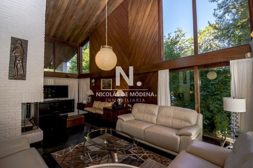 En venta casa de 4 dormitorios en suite en Punta