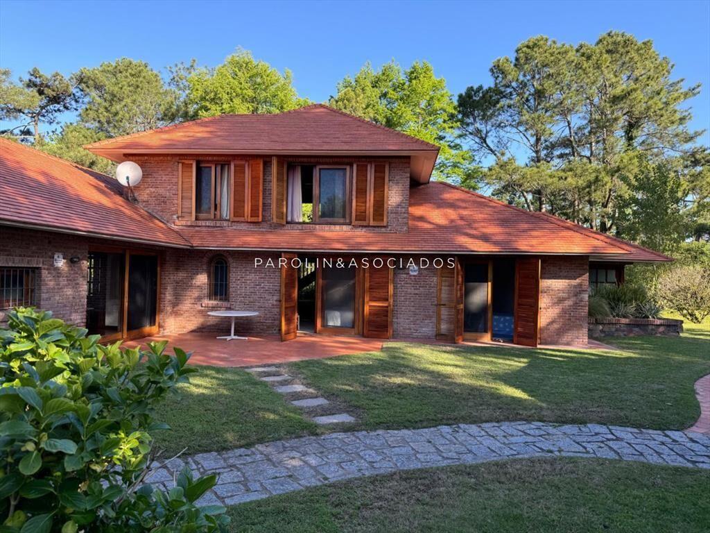Casa en venta de 4 dormitorios en Golf, Punta del Este.