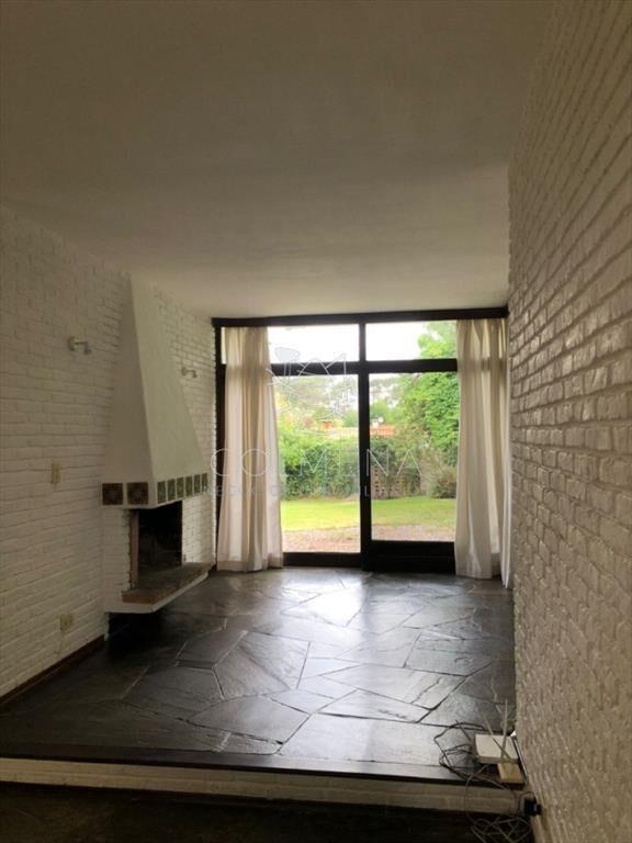 Casa ubicada en el barrio Cantegril lado del mar - Punta de