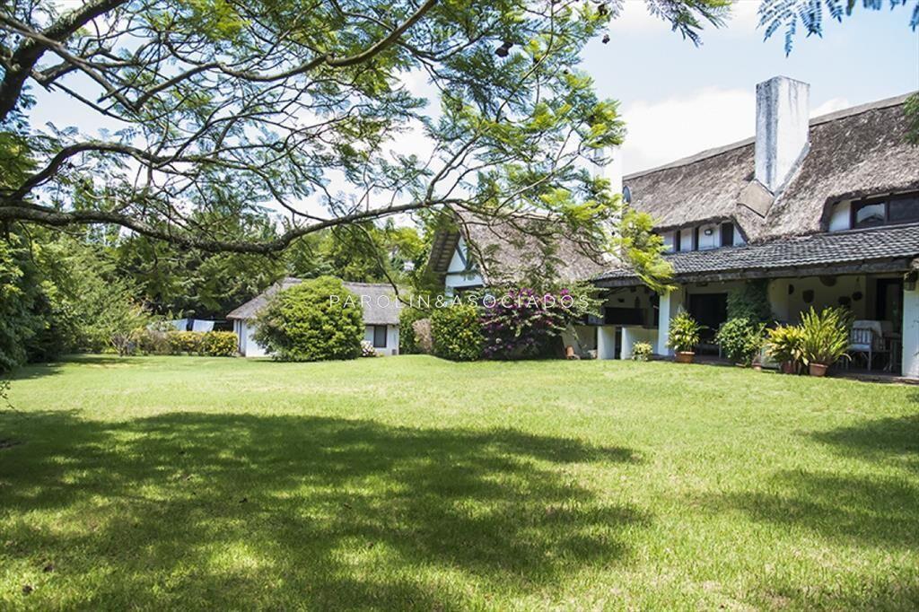 Casa de gran porte en venta en Golf, Punta del Este.