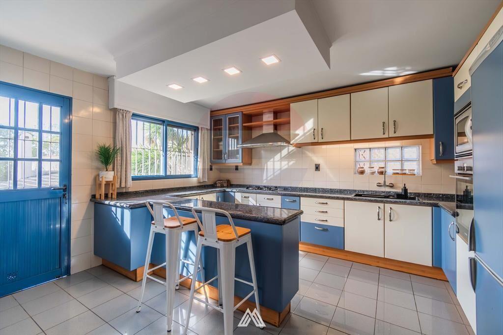 Venta de gran residencia de 4 dormitorios en Pando